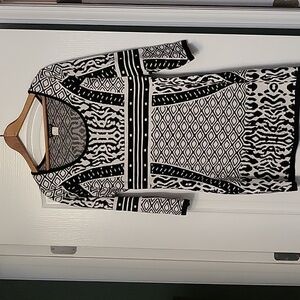 Venus Sweater Dress worn twice - size L - GUC - black & white colors